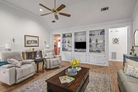 Living - 402 Treeline Dr, Brandon, MS 39042 photo 2 of 2