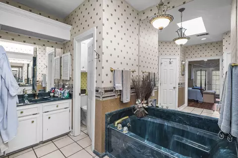 Bath - 402 Treeline Dr, Brandon, MS 39042 photo 2 of 6