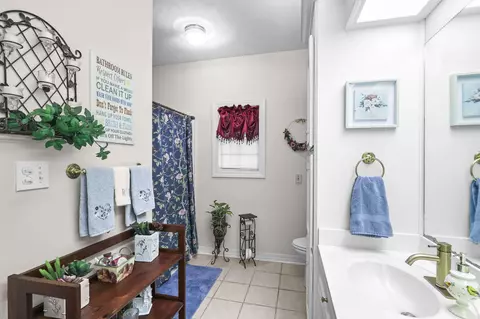 Bath - 402 Treeline Dr, Brandon, MS 39042 photo 5 of 6
