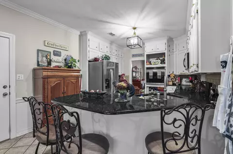 Kitchen - 402 Treeline Dr, Brandon, MS 39042 photo 2 of 2