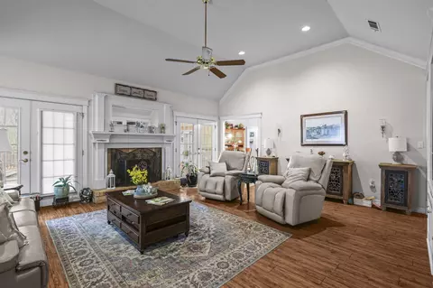 Living - 402 Treeline Dr, Brandon, MS 39042 photo 1 of 2