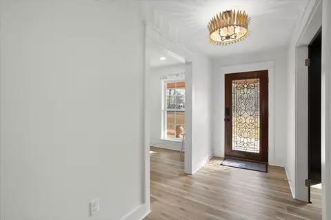 Entry Way - 73 Mayfield, Laurel, MS 39443 photo 1 of 2