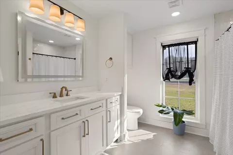 Bath - 73 Mayfield, Laurel, MS 39443 photo 4 of 4