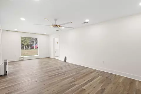 Living - 73 Mayfield, Laurel, MS 39443 photo 4 of 5