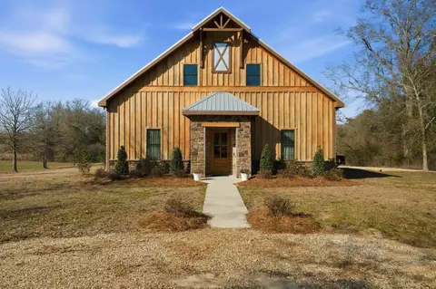 4 Hughes Rd, Seminary, MS 39479