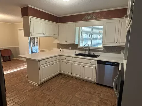 Kitchen - 11 Kennon Ave, Laurel, MS 39443 photo 3 of 3