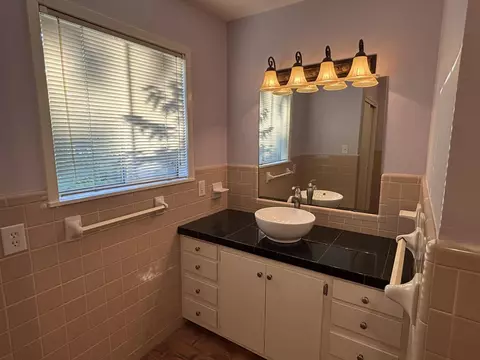 Bath - 11 Kennon Ave, Laurel, MS 39443 photo 1 of 4