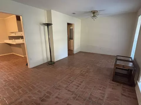 Living - 11 Kennon Ave, Laurel, MS 39443 photo 2 of 2