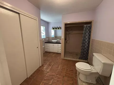 Bath - 11 Kennon Ave, Laurel, MS 39443 photo 2 of 4
