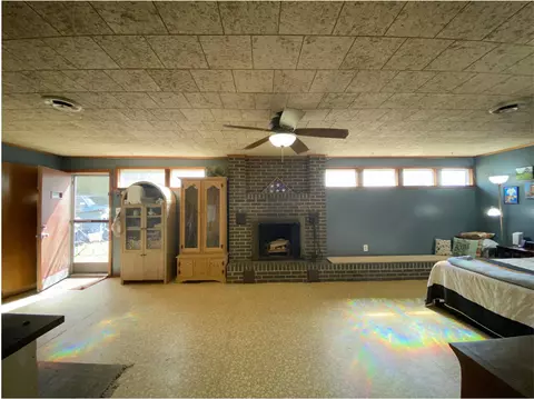 Living - 806 Main St, Purvis, MS 39475 photo 4 of 4