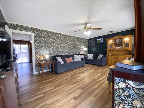 Living - 806 Main St, Purvis, MS 39475 photo 1 of 4