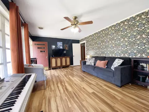 Living - 806 Main St, Purvis, MS 39475 photo 3 of 4