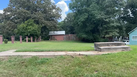 1805 N 3rd Ave, Laurel, MS 39440