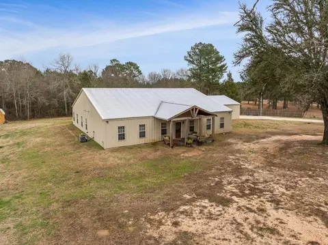 86 County Road 21, Laurel, MS 39443