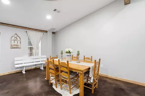Dining - 86 County Road 21, Laurel, MS 39443 photo 1 of 2