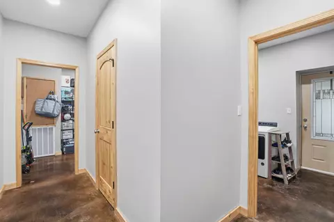Entry Way - 86 County Road 21, Laurel, MS 39443 photo 2 of 3