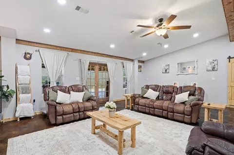 Living - 86 County Road 21, Laurel, MS 39443 photo 2 of 2