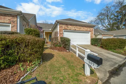207 Georgetown Ln, Hattiesburg, MS 39402