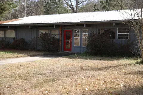 907 Maple Ave, Lumberton, MS 39455