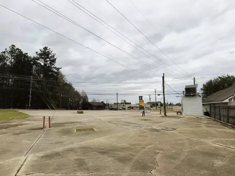 2014 Oak Grove Rd, Hattiesburg, MS 39402