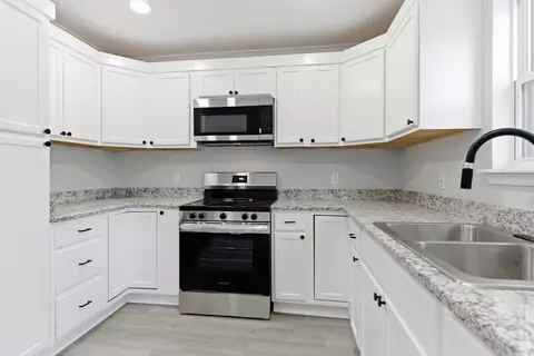 Kitchen - 16 Cheyenne Cir, Purvis, MS 39475 photo 3 of 3