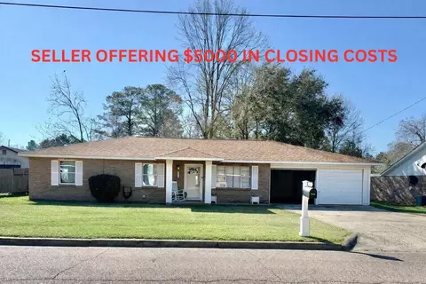 1016 Pinehurst Dr, Columbia, MS 39429