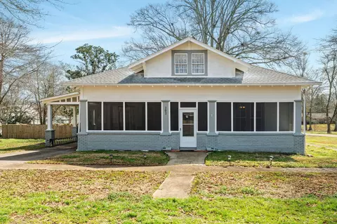 202 S 4th St, Collins, MS 39428