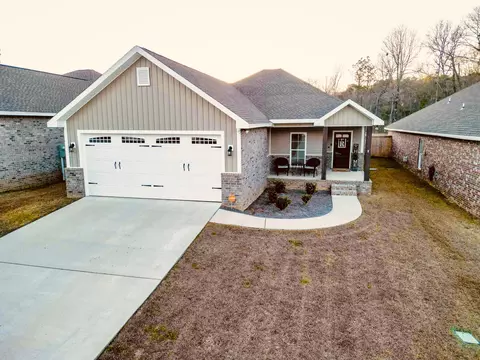 61 N Barnes Field Dr, Hattiesburg, MS 39402
