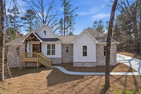 14 Shawnee Ln, Hattiesburg, MS 39402