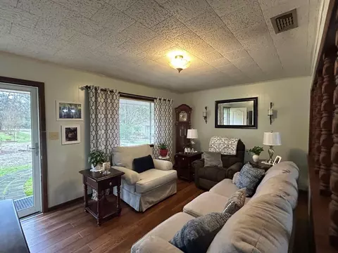 Living - 27 Pace Martin, Laurel, MS 39443 photo 1 of 1