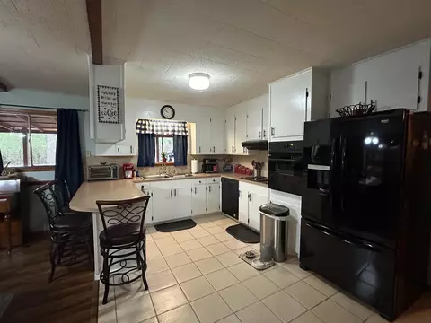 Kitchen - 27 Pace Martin, Laurel, MS 39443 photo 1 of 1