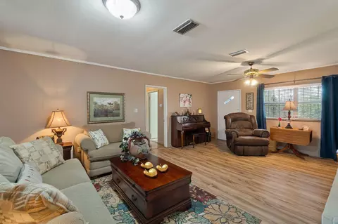 Living - 302 Blackwell St, Collins, MS 39428 photo 2 of 3