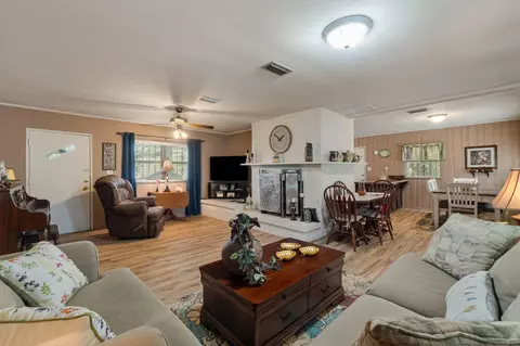 Living - 302 Blackwell St, Collins, MS 39428 photo 3 of 3