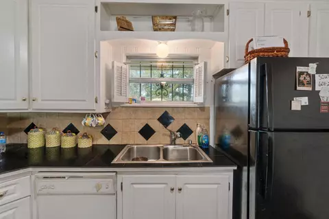 Kitchen - 302 Blackwell St, Collins, MS 39428 photo 4 of 4