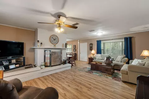 Living - 302 Blackwell St, Collins, MS 39428 photo 1 of 3