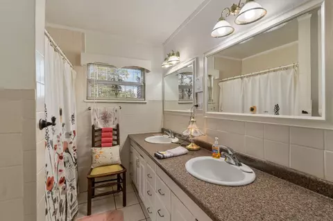Bath - 302 Blackwell St, Collins, MS 39428 photo 2 of 2
