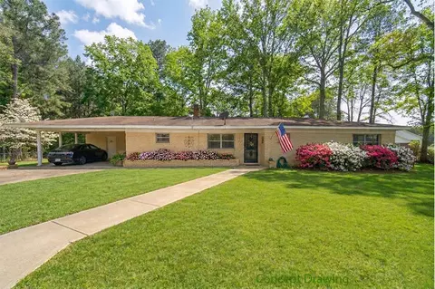 302 Blackwell St, Collins, MS 39428