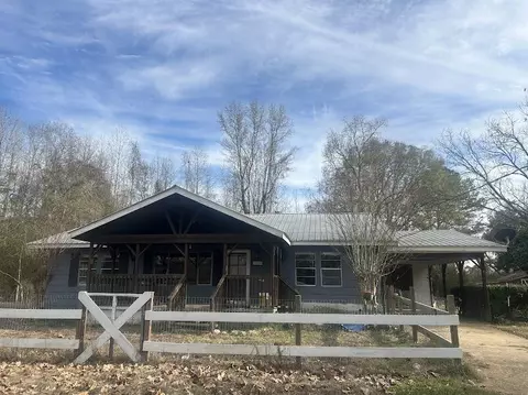 1634 Spring Hl, Lumberton, MS 39455