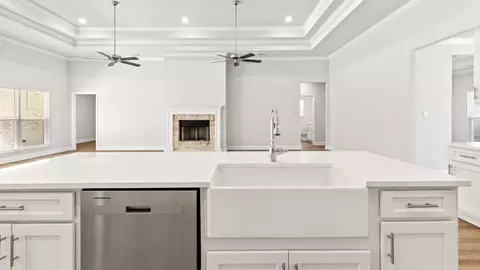Kitchen - 32 Stonemore, Petal, MS 39465 photo 3 of 3