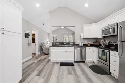 Kitchen - 119 Hemingway Dr, Sumrall, MS 39482 photo 2 of 2