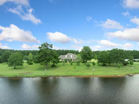 51 Lakeside Dr, Columbia, MS 39429