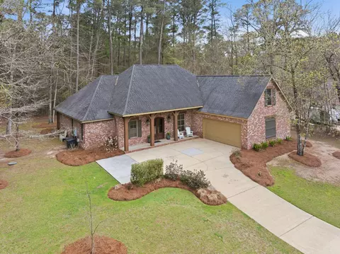 17 Parsons Creek Dr, Hattiesburg, MS 39402