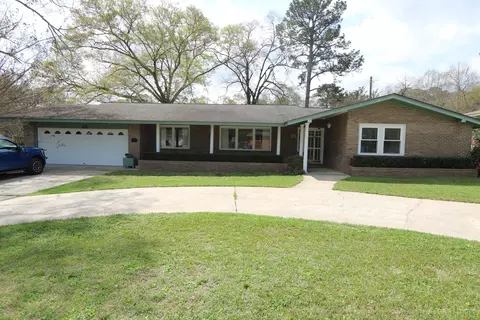 45 Broadmoor Dr, Laurel, MS 39440