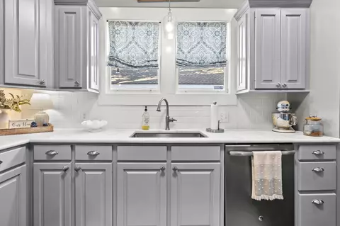 Kitchen - 735 N 7th Ave, Laurel, MS 39440 photo 2 of 5