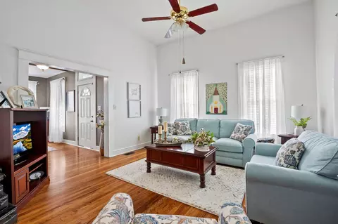 Living - 735 N 7th Ave, Laurel, MS 39440 photo 2 of 2
