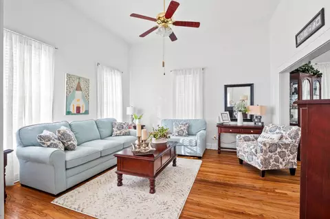 Living - 735 N 7th Ave, Laurel, MS 39440 photo 1 of 2