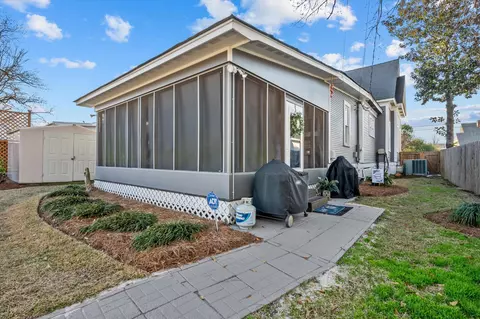 Exterior - 735 N 7th Ave, Laurel, MS 39440 photo 5 of 7
