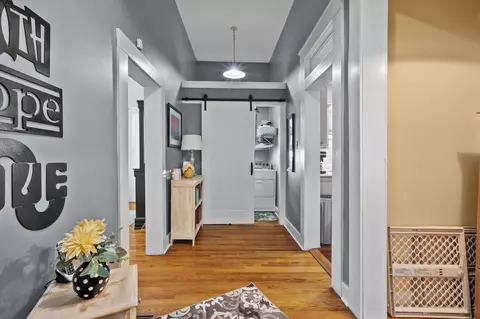 Entry Way - 735 N 7th Ave, Laurel, MS 39440 photo 2 of 4