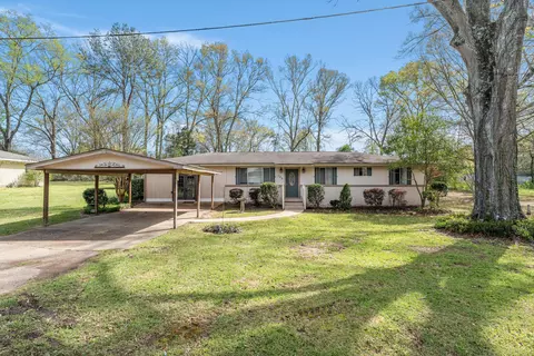 126 Meadow Park Ln, Hattiesburg, MS 39401