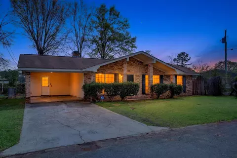 15 Southern Ln, Hattiesburg, MS 39402